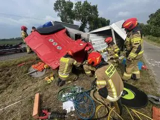 Ciężarówka wpadła do rowu