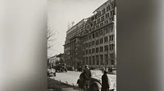 Gmach BGK uszkodzony podczas bombardowania we wrześniu 1939 roku