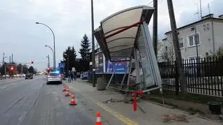 Kierowca autobusu wjechał w przystanek