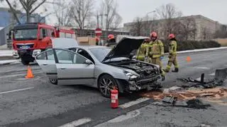 Zderzenie dwóch aut na Banacha 