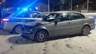 Policjanci ukarali trzech mężczyzn, którzy driftowali na terenie targowiska miejskiego