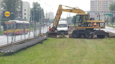 Powstańców Śląskich: zrywają trawę pod tory. Od poniedziałku utrudnienia