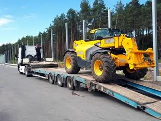 Na terenie jednego z budów policjanci odnaleźli skradzioną ładowarkę