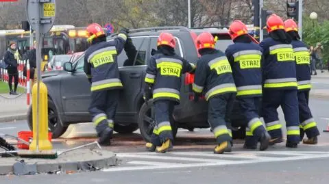 Zderzenie przy metrze. Korki  na Wałbrzyskiej 