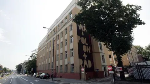 Deszcz ich nie zniechęcił. Jest kolejny mural dla Skłodowskiej