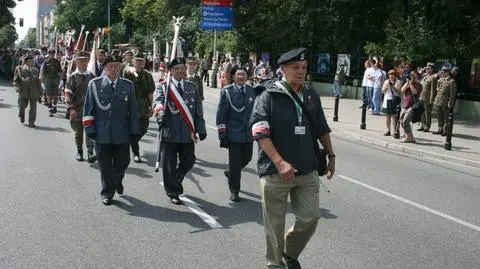 Biły dzwony, warszawiacy szli z flagami: Marsz Mokotowa