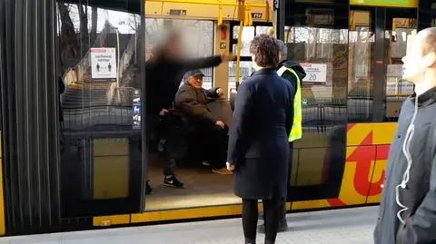 Chaos w komunikacji, awantury, interwencje policji. Pasażerowie nie chcą wysiadać, tramwaje stoją 