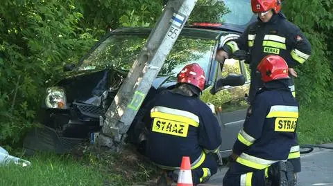 Wjechał w latarnię, dostał mandat