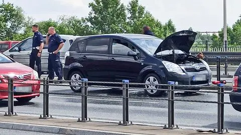 Płonący samochód blokował trasę S8