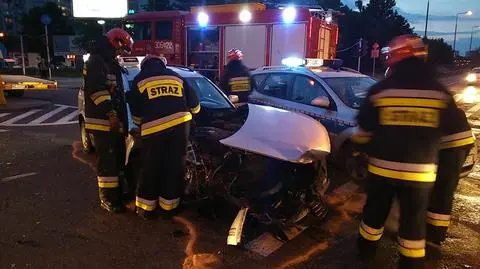 Wypadek taksówki z hondą. Dwie osoby ranne