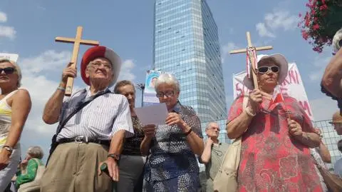 Pikieta w obronie prof. Chazana. "Potrzebna jest modlitwa egzorcyzmu"