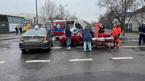 Zderzenie z udziałem przewozu osób. "Jedna osoba zabrana do szpitala"