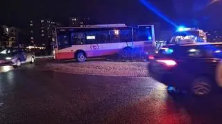 Wypadek z udziałem autobusu linii 211