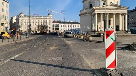 Autobusy i samochody wróciły na plac Trzech Krzyży