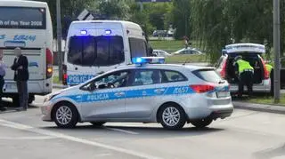 Zakleszczył się między autobusami