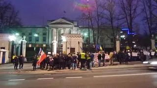 Demonstracja przed ambasadą