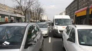 Zderzenie aut w al. Solidarności. Jedna osoba ranna