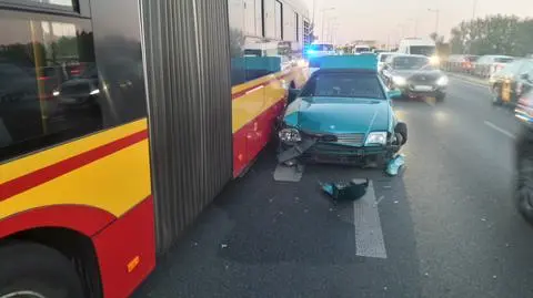 Wielka kraksa na moście Łazienkowskim. Zderzyło się pięć samochodów i autobus