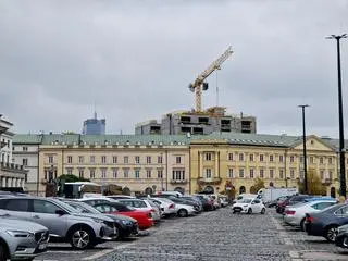 Budynek hotelu jest widoczny z placu Teatralnego