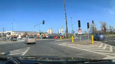 Kierowca przejechał na czerwonym świetle 