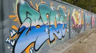 Graffiti wróciło na ścianę wokół wyścigów