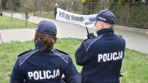 Fotoreporter dokumentował pikietę przed domem Kaczyńskiego. Ma stanąć przed sądem