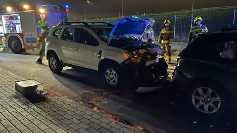 Zderzenie czterech aut na drodze serwisowej