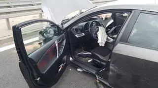 Auto uderzyło w bariery na trasie S2