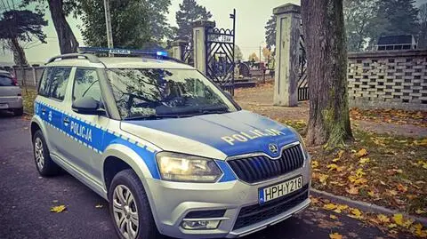 Policjanci włączali się w poszukiwania osób, które zaginęły na cmentarzach 