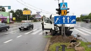 Mężczyzna zasłabł za kierownicą