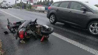 Zderzenie auta z motocyklem w Łomiankach