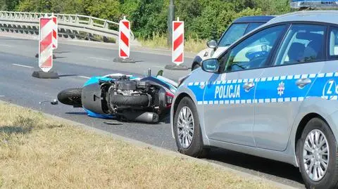 Skuterzysta ranny po zderzeniu z samochodem dostawczym