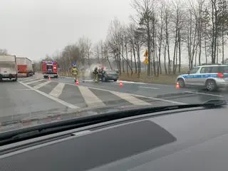 Na trasie zapalił się samochód