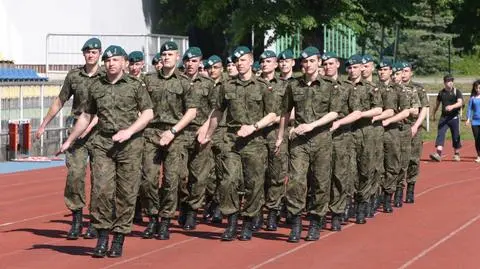 Marsz na cześć Piłsudskiego. Jak przed wojną