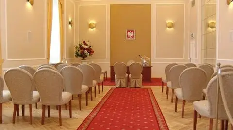 Pandemiczne ograniczenia skończone, ale co trzecia siedziba Urzędu Stanu Cywilnego wciąż nie działa 