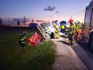 Betoniarka wpadła do rowu