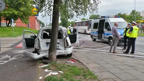 Zderzenie autokaru z samochodem osobowym