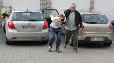 Przystawił nóż, zażądał 70 tysięcy. Pościg i strzały na Bielanach