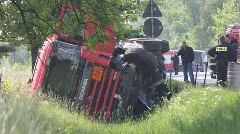 Cysterna z gazem w rowie. Droga na Lublin zablokowana