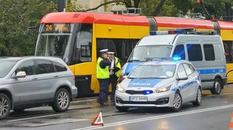 "Pieszy wyszedł z samochodu, wpadł pod tramwaj"