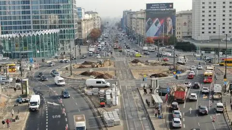 Korek po zmianie organizacji ruchu przy rondzie Dmowskiego