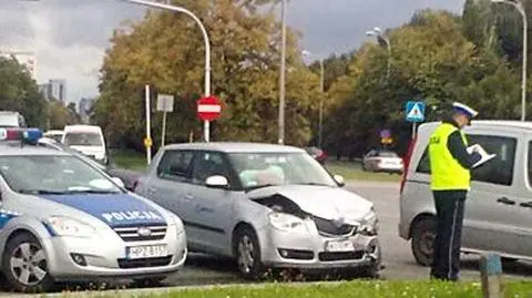 Zderzenie na środku skrzyżowania