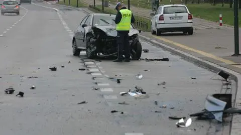 Wjechał w cztery samochody.  "Ktoś mi zajechał drogę"