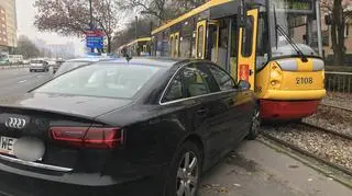 Auto zablokowało torowisko na Puławskiej