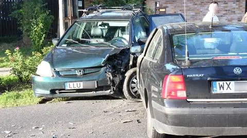 Chciał ominąć autobus. Zderzył się z hondą