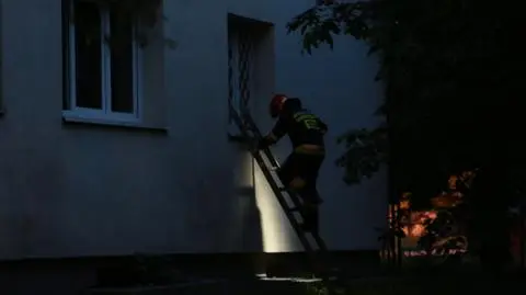 Ogień w mieszkaniu na Targówku. Straż pożarna: mieliśmy zgłoszenie o wybuchu