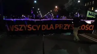 Protestujący ruszyli sprzed KPRM 