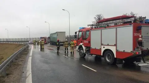 Wyciek paliwa na węźle Opacz. Zjazd z S8 na POW był zamknięty przez kilka godzin