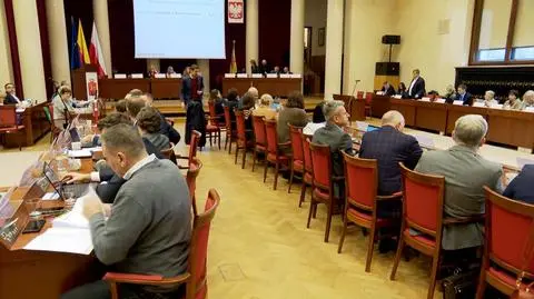 Raport o stanie miasta, a później debata. Dzisiaj sesja absolutoryjna Rady Warszawy