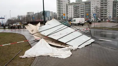 Tysiące ludzi bez prądu po przejściu "Barbary"